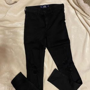 HOLLISTER RIPPED KNEES SKINNY JEANS